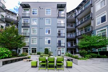 courtyard and social gathering areas at Elan Redmond apartments